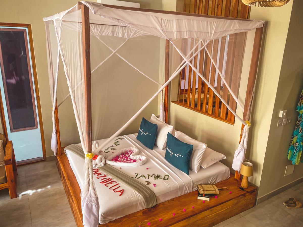 Zanzibella Hotel & Spa Kiwengwa  Luaran gambar A bed with a mosquito net
