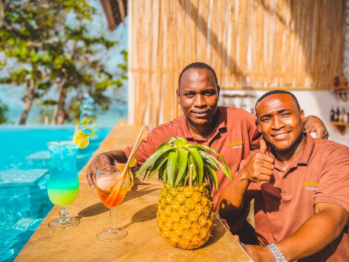 Zanzibella Hotel & Spa Kiwengwa  Luaran gambar Two men in Zanzibar