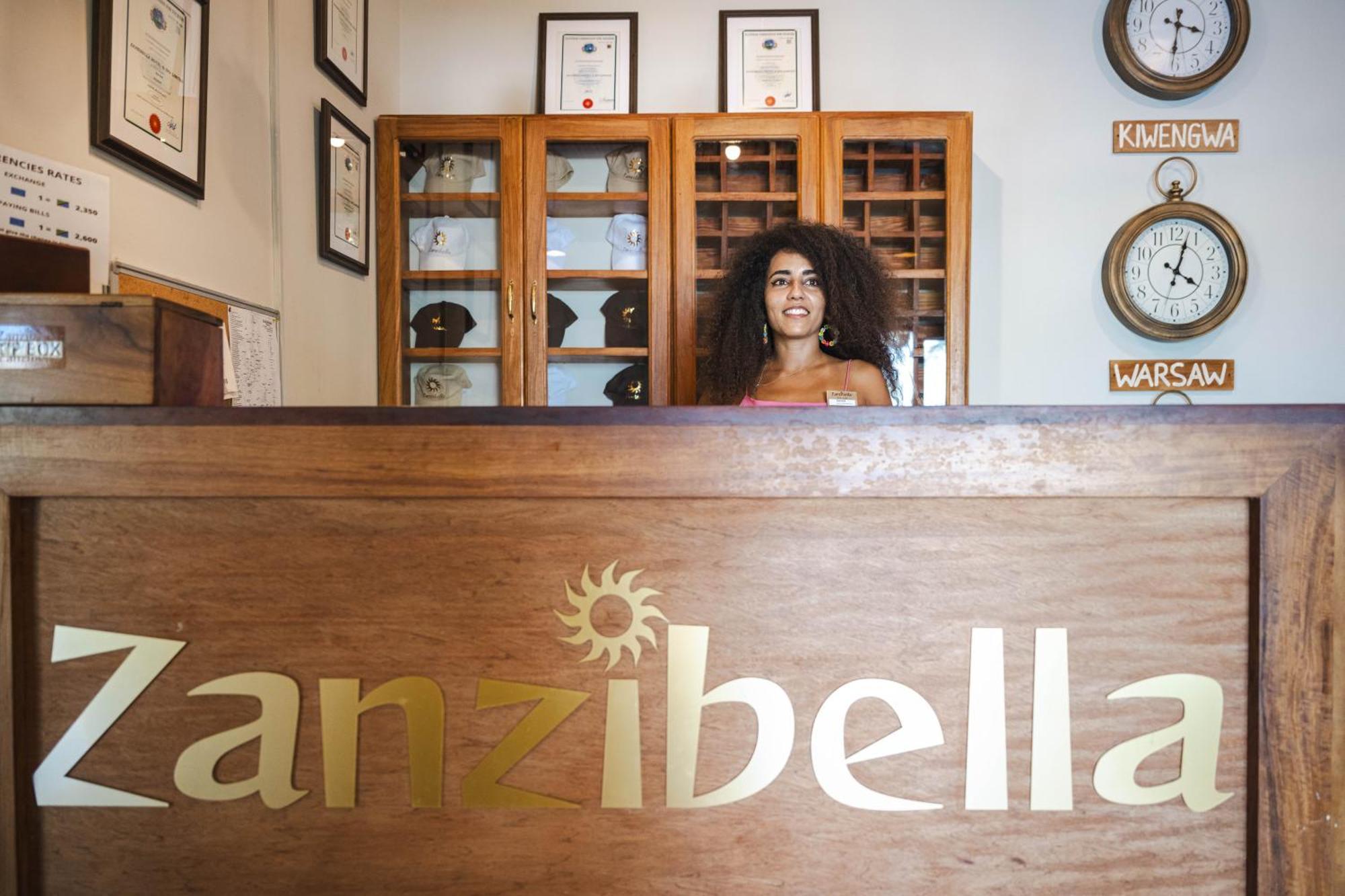 Zanzibella Hotel & Spa Kiwengwa  Luaran gambar Reception desk at a Zaribella salon